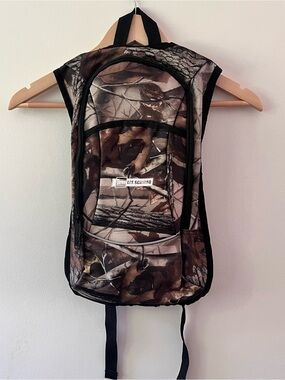 Realtree Pattern Camo Hydration Backpack 58 oz Les Schwab Logo New